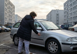 Pożyczyłam kuzynowi samochód na przeprowadzkę. Oddał go po dwóch tygodniach z pustym bakiem, rysą na drzwiach i pogiętym zderzakiem