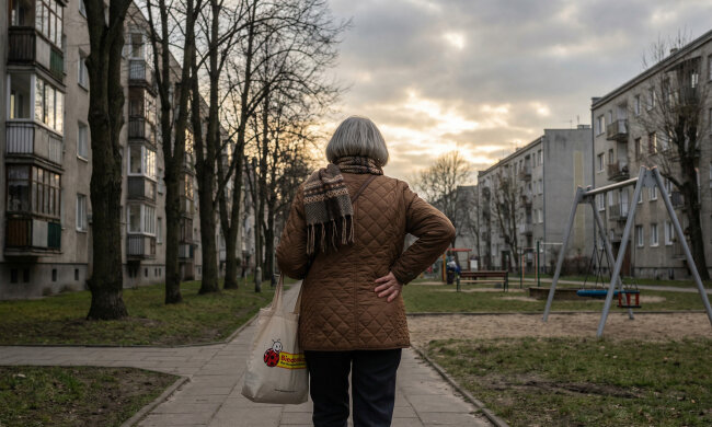 Syn z żoną zapisali się na kurs tańca w środy wieczorem. Wnuki przywożą do mnie. W piątki chodzą na kolacje - wnuki przywożą do mnie. W soboty odpoczywają - wnuki u mnie