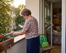 Za przedszkole wnuka płacę ja - córka poprosiła dwa lata temu "na razie, mamo, jak się odkujemy". Na zebraniu pani z grupy zapytała, czy faktury nadal "wystawiać na mamę Ignasia, do dofinansowania z jej zakładu pracy"