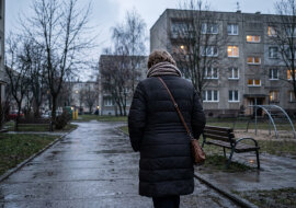Pożyczyłam synowi 10 tysięcy na remont. Minął rok, nie oddał złotówki. Kiedy przypomniałam, synowa napisała mi SMS