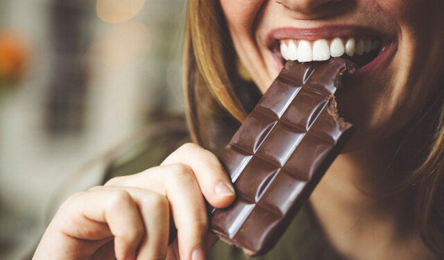 Słodkie życie: co dzieje się z organizmem, gdy codziennie jesz czekoladę?