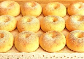 „Puszyste” pączki twarogowe bez oleju i drożdży - przysmak bez szkody dla sylwetki