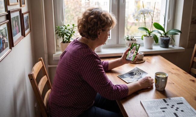Po pogrzebie mamy siostra powiedziała, że bursztynowe korale, które mama od zawsze obiecywała mnie, "zapodziały się przy sprzątaniu". W październiku jej wnuczka wrzuciła na Facebooka zdjęcia z osiemnastki