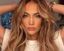 Przytulny strój Jennifer Lopez na zakupach z dziećmi
