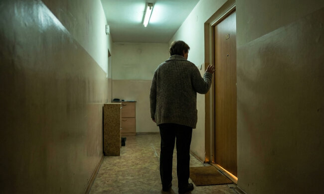 Pożyczyłam sąsiadce 2 tysiące na rachunki. Kiedy po dwóch miesiącach zapukałam do jej drzwi, otworzyła i powiedziała: "Jakie pieniądze? Nic mi nie pożyczałaś"