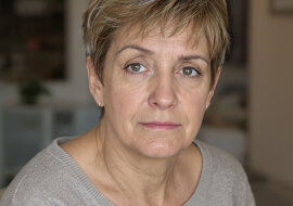 Znalazłam pod stołem w kuchni zmięty paragon. Jedna pozycja - bukiet róż za 180 zł. A przecież ja w tym dniu róż nie dostałam