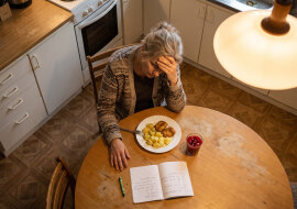 Przez pięć lat codziennie odbierałam wnuki ze szkoły i robiłam im obiad, kiedy poprosiłam synową o jeden wolny czwartek w miesiącu, napisała do syna: „twoja mama chyba potrzebuje więcej czasu dla siebie, może znajdziemy kogoś na stałe"