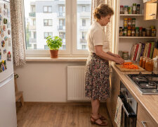 Od trzech lat co środę wożę synowi obiady w słoikach. Na jego urodzinach usłyszałam z kuchni jedno zdanie synowej - o mnie i o wrześniu. Dośpiewałam sto lat i po cichu spakowałam swoje słoiki.