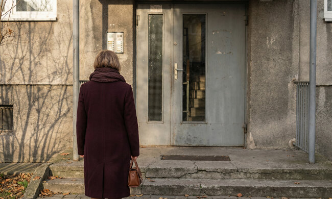 Siostra poprosiła, żebym podpisała się jako poręczyciel jej kredytu. Mówiła, że to formalność. Trzy miesiące później przestała odbierać telefon