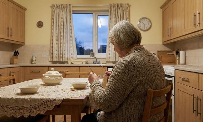 Co miesiąc robię wnukom zakupy szkolne - zeszyty, kredki, plecaki. W zeszłym miesiącu kupiłam sobie nowe okulary za 350 złotych. Synowa powiedziała przy całej rodzinie: "Widzę, że babcia ma pieniądze na fanaberie, ale na buty dla Kuby trzeba prosić"