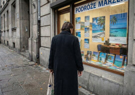 Sąsiadka płakała, że nie ma za co wykupić leków, więc oddałam jej pieniądze odkładane na okulary. Tydzień później spotkałam ją w biurze podróży, kiedy wpłacała zaliczkę na wakacje