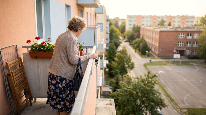 Od trzech lat wnuki są u mnie od poniedziałku do piątku. We wrześniu zapisałam się na Uniwersytet Trzeciego Wieku — historia sztuki, wtorki o szesnastej. Synowa zobaczyła plan zajęć: „mamo, a online nie ma? Posłuchałabyś sobie przy dzieciach”