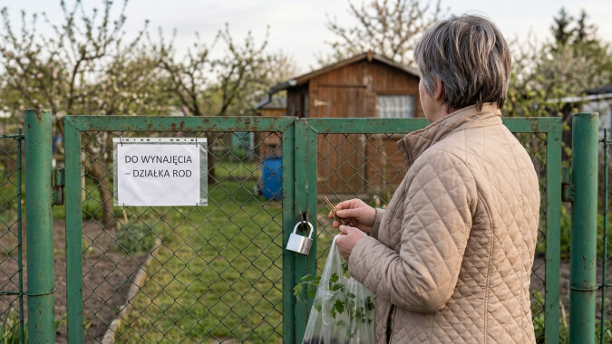 Syn z synową namówili mnie, żebym przepisała na nich działkę, bo „i tak jest twoja, mamo, po prostu łatwiej będzie z papierami". Przepisałam w zeszłym roku. W sobotę pojechałam tam bez zapowiedzi.