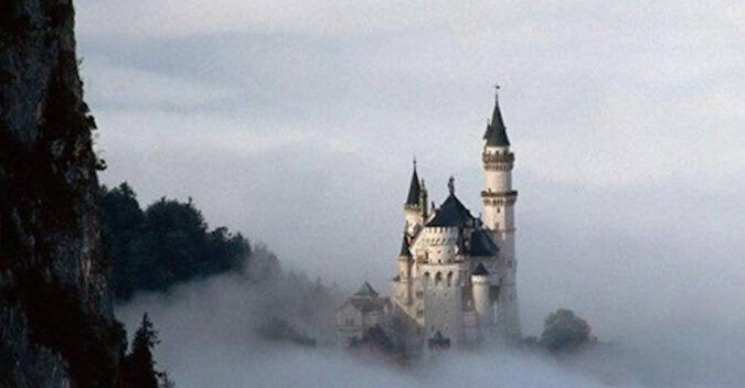 Niesamowity zamek Neuschwanstein - fantastyczny zamek szalonego króla