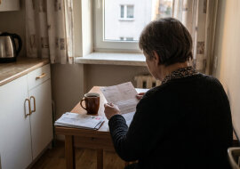 Żeby syn dostał kredyt na mieszkanie, musiałam wpisać swój dochód jako dodatkowe zabezpieczenie. Minęło pięć lat. Syn mieszka z nową partnerką, kredyt przestał spłacać