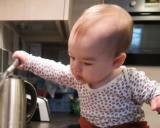 "Mamo, zobacz!" Tata trolluje swoją pracującą żonę zdjęciami z dzieckiem