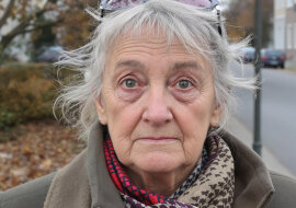 "Zawsze pomagałam sąsiadom. Ale kiedy złamałam nogę, nie zapukał nikt": Każdego dnia czekałam, że może ktoś choćby zapyta: Jak się pani czuje?"