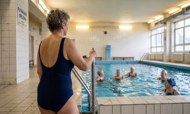 Na aqua aerobik zapisałam się, bo ortopeda kazał ruszać biodrem. Poznałam Grażynę i dwie Basie. W lipcu pojechałyśmy we cztery na tydzień do Ustki, pensjonat ze śniadaniem