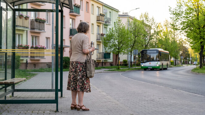 Pilnuję wnuków od sześciu lat, w poniedziałek syn powiedział mi, że rozmawiają z synową o „jakiejś pani na stałe", bo nie chcą mnie obciążać — wnuczek wieczorem zapytał: „babciu, to prawda, że już nie będziesz do nas przychodzić?"