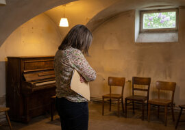 Całe życie wstydziłam się swojego głosu - mąż mówił, że śpiewam jak zepsuta rura. W ubiegłym roku córka zaciągnęła mnie na chór parafialny - poszłam, żeby dała mi spokój