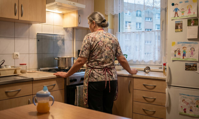 Synowa powiedziała dzieciom, żeby mówili do mnie po imieniu, bo „babcia to brzmi starawo". Syn siedział obok i nic nie powiedział. Wnuki teraz mówią do mnie "Krystyna", jakbym była koleżanką z pracy