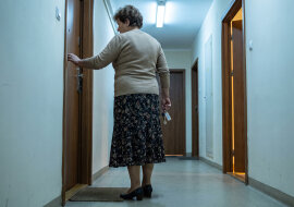 Syn nie odzywa się tygodniami, ale kiedy synowa potrzebuje kogoś do odebrania paczki albo wpuszczenia hydraulika, dzwoni mój telefon - w zeszłym miesiącu poprosił, żebym poczekała u nich na kuriera