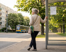 Trzy razy w tygodniu jadę autobusem przez całe miasto, żeby odebrać wnuka z przedszkola. Synowa pracuje zdalnie. Kiedy raz powiedziałam, że boli mnie kolano, odpisała: „To weź Ubera"