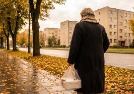 Wnuczka ma osiem lat i mówi do mnie po imieniu. Zapytałam synową, dlaczego nie "babciu". Odpowiedziała: "Tak jest teraz, Grażyno, dzieci same wybierają, jak chcą się zwracać". Tylko że do drugiej babci mówi "babciu kochana"