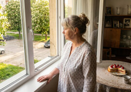 Córka zadzwoniła w niedzielę i powiedziała, że chce przyjechać porozmawiać. Byłam pewna, że znowu chodzi o pieniądze. Przyjechała z mężem, postawili na stole tort