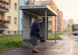 Bliźniakami zajmuję się od dwóch lat, pięć dni w tygodniu. Na grillu koleżanka zapytała synową, ile płacą niani. Synowa odpowiedziała przy mnie: „nic, po co niania, skoro jest babcia pod ręką"