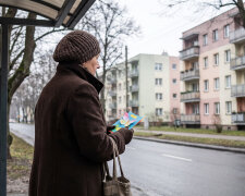 Przez cały rok szkolny odbieram wnuki ze szkoły, odrabiam z nimi lekcje i daję obiad - synowa kończy pracę o siedemnastej. Na Dzień Babci dostałam laurkę, a synowa przy dzieciach podziękowała mi, że «mam wreszcie zajęcie na emeryturze»