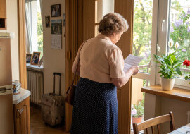 Na trzy tygodnie sanatorium w Ciechocinku zostawiłam wnukowi klucze, żeby podlewał kwiatki. Wróciłam w niedzielę, w łazience wisiały trzy nowe ręczniki, równo złożone. Na lodówce kartka po angielsku i po polsku: "Check-out do jedenastej"