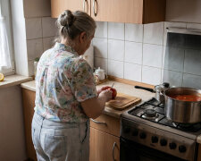 Po śmierci taty zostałam z mamą, która nie umiała zapłacić rachunku przez internet. Jeździłam do niej co tydzień na drugi koniec Warszawy. Po pół roku przyłapałam ją, jak płaci przez telefon - sprawnie, bez okularów