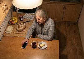 Córka dzwoni tylko wtedy, kiedy potrzebuje, żebym wzięła wnuki. W zeszłym tygodniu zadzwoniłam ja - zapytać, jak się czuje. Rozłączyła się po dwóch minutach