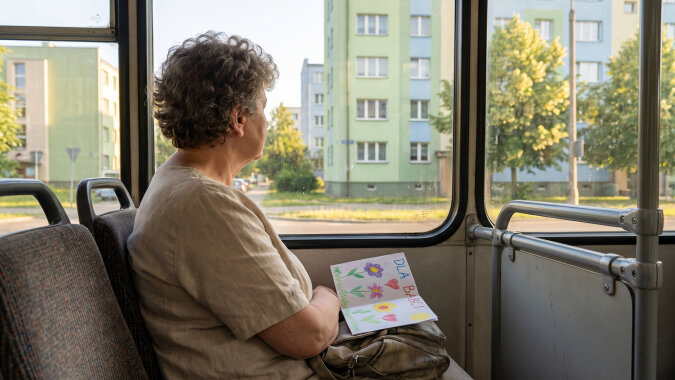 Przez cztery lata odprowadzałam wnuczkę do szkoły, bo synowa zaczynała pracę o siódmej, w czerwcu na apelu wnuczka odebrała dyplom i powiedziała do mikrofonu: „dziękuję babci, bo ona nigdy się nie spóźnia"