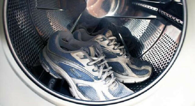 Oto jak prawidłowo należy prać buty w pralce