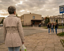 Wnuczka ma 12 lat i prosi mnie, żebym nie przychodziła po nią do szkoły. Powiedziała: "Babciu, dziewczyny się śmieją." Wcześniej biegła do mnie przez cały dziedziniec