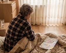 W poniedziałek zmierzyłam 38,5 i napisałam synowej, że pierwszy raz od trzech lat nie dam rady z chłopcami. O siódmej rano stali pod drzwiami, z reklamówką: „kupiłam ci witaminę C i syrop"