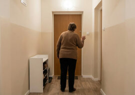 Sąsiadka poprosiła o pożyczkę do pierwszego - 500 złotych. Dałam, bo znamy się od lat. Pierwszego nie oddała. Ale najgorsze nie były pieniądze - najgorsze było to, co powiedziała o mnie innym sąsiadkom