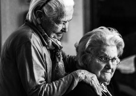 "Życiem należy się delektować każdego dnia. Życie to nie impreza, ale póki żyjemy, musimy tańczyć": 83-letnia kobieta napisała list do przyjaciółki
