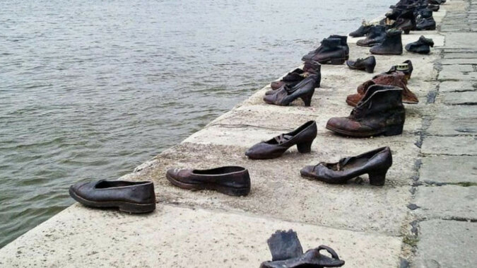 Dlaczego na brzegu Dunaju w Budapeszcie stoją sześćdziesiąt par staromodnych butów?