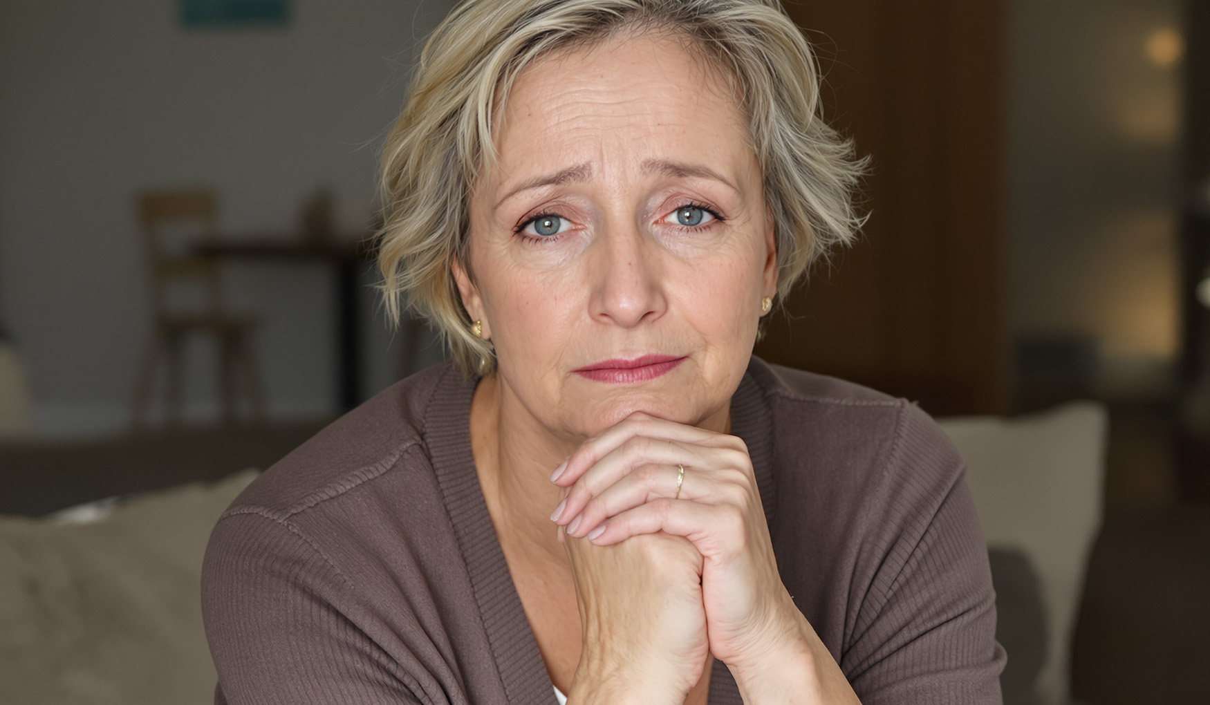 Wrócił późno w nocy i od razu wziął prysznic. W kieszeni marynarki znalazłam rachunek za kolację dla dwojga