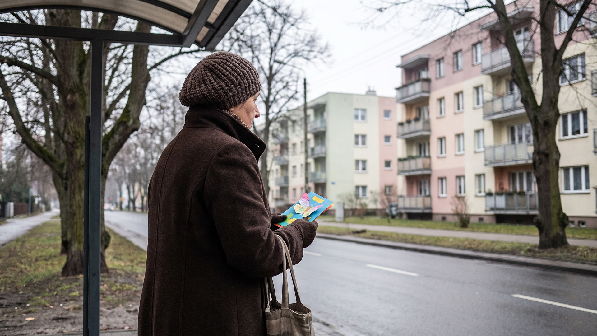 Przez cały rok szkolny odbieram wnuki ze szkoły, odrabiam z nimi lekcje i daję obiad - synowa kończy pracę o siedemnastej. Na Dzień Babci dostałam laurkę, a synowa przy dzieciach podziękowała mi, iż «mam wreszcie zajęcie na emeryturze»